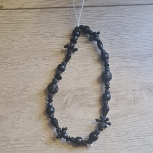 Čierny náramok na telefón